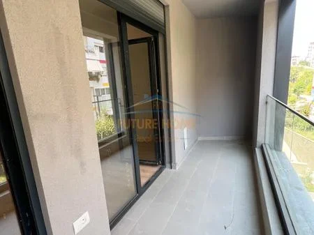 Tirane, shitet apartament 2+1+2+Ballkon Kati 1, 130 m² 279.500 € (Kopshti Zoologjik)