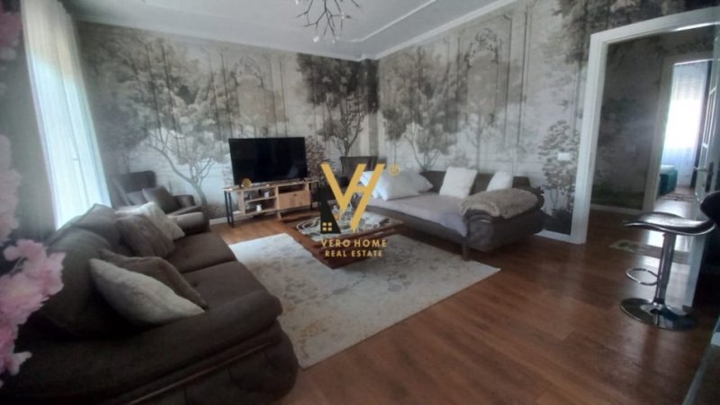 Tirane, shitet apartament 2+1+Ballkon Kati 2, 123 m² 240.000 € (XHAMIA, KOPSHTI BOTANIK)