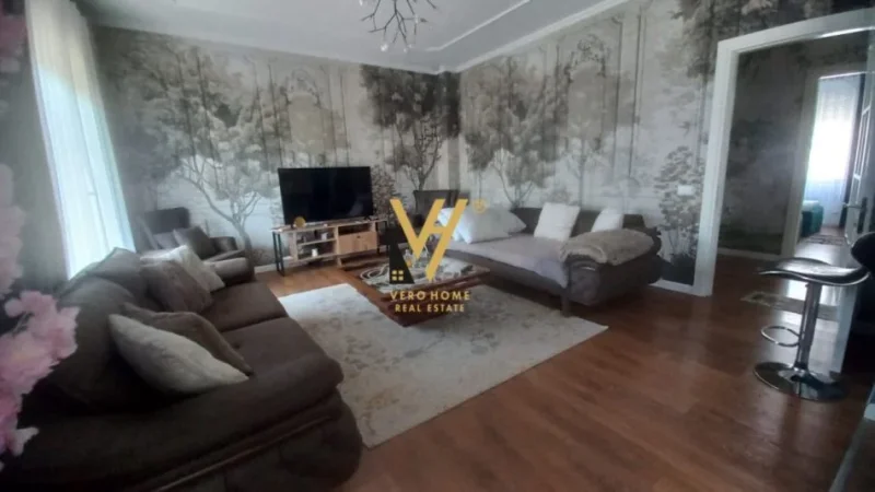 Tirane, shitet apartament 2+1+Ballkon Kati 2, 123 m² 300.000 € (XHAMIA, KOPSHTI BOTANIK)