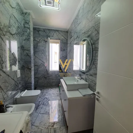 Tirane, shitet apartament 2+1+Ballkon Kati 2, 123 m² 300.000 € (XHAMIA, KOPSHTI BOTANIK)