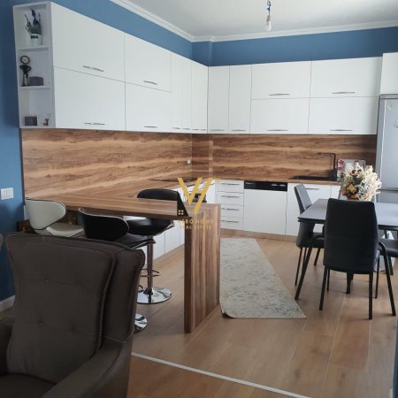 Tirane, shitet apartament 2+1+Ballkon Kati 2, 123 m² 240.000 € (XHAMIA, KOPSHTI BOTANIK)