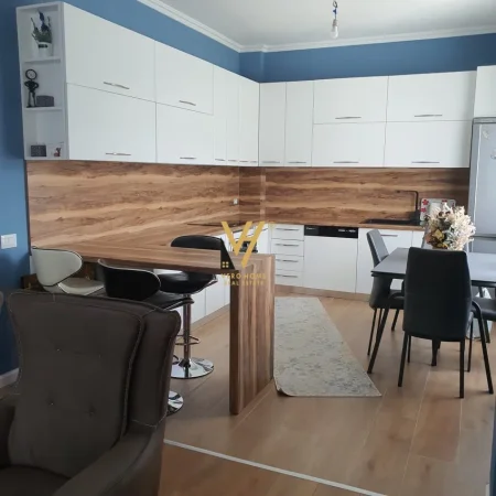 Tirane, shitet apartament 2+1+Ballkon Kati 2, 123 m² 300.000 € (XHAMIA, KOPSHTI BOTANIK)