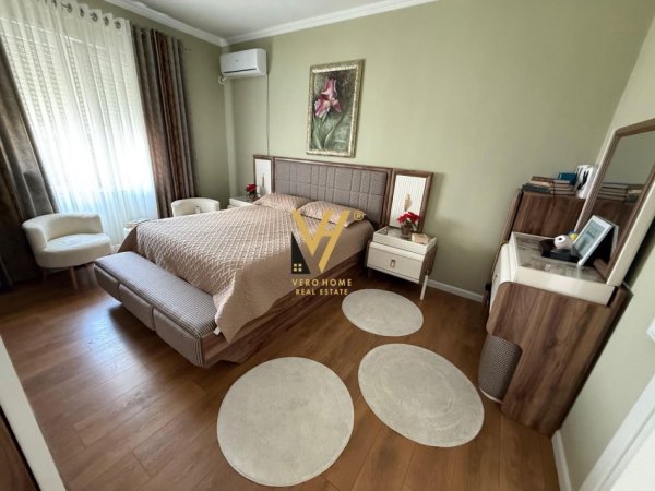 Tirane, shitet apartament 2+1+Ballkon Kati 2, 123 m² 240.000 € (XHAMIA, KOPSHTI BOTANIK)
