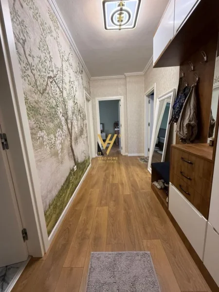 Tirane, shitet apartament 2+1+Ballkon Kati 2, 123 m² 300.000 € (XHAMIA, KOPSHTI BOTANIK)