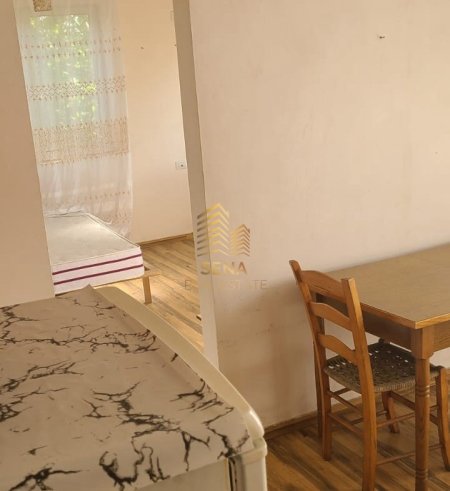 Tirane, jepet me qera shtepi 1+1+Ballkon Kati 2, 53 m² 300 € (Rruga Mihal Grameno)