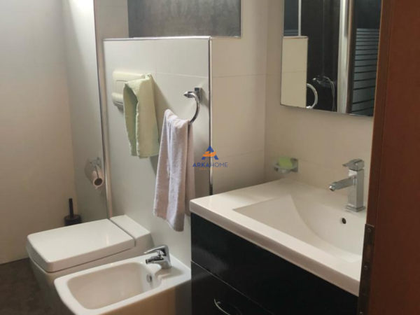 Tirane, jepet me qera apartament 2+1 Kati 5, 90 m² 650 € (RRUGA E DIBRES)