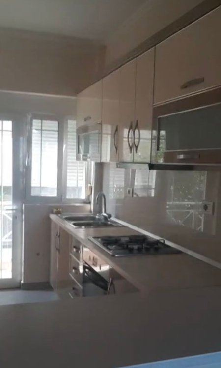 Tirane, jepet me qera shtepi 2+1 Kati 2, 90 m² 350 € (Kodra e Priftit)