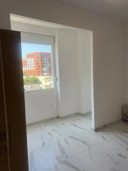 Tirane, jepet me qera apartament 1+1+Ballkon Kati 3, 65 m² 400 € (Astir)