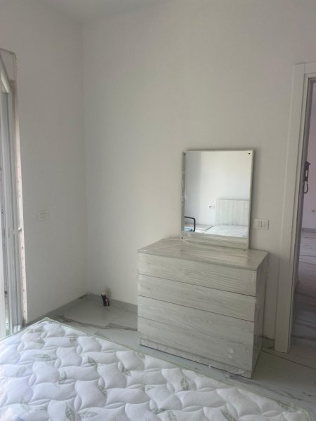 Tirane, jepet me qera apartament 1+1+Ballkon Kati 3, 65 m² 400 € (Astir)
