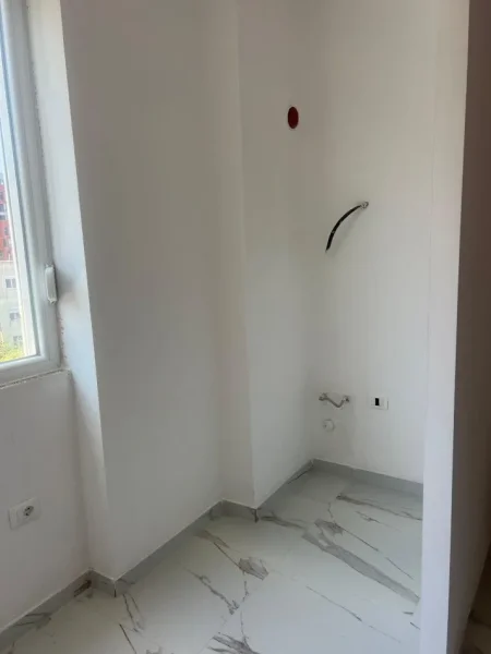 Tirane, jepet me qera apartament 1+1+Ballkon Kati 3, 65 m² 400 € (Astir)