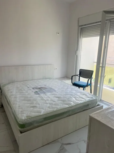 Tirane, jepet me qera apartament 1+1+Ballkon Kati 3, 65 m² 400 € (Astir)