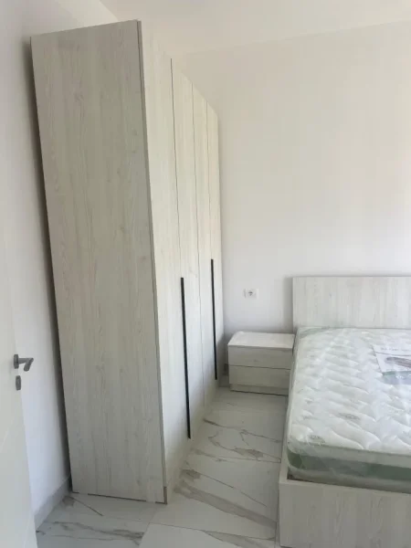 Tirane, jepet me qera apartament 1+1+Ballkon Kati 3, 65 m² 400 € (Astir)