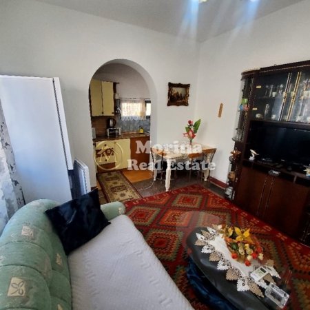 Tirane, jepet me qera apartament 2+1 Kati 3, 75 m² 450 € (Ferit Xhajko)