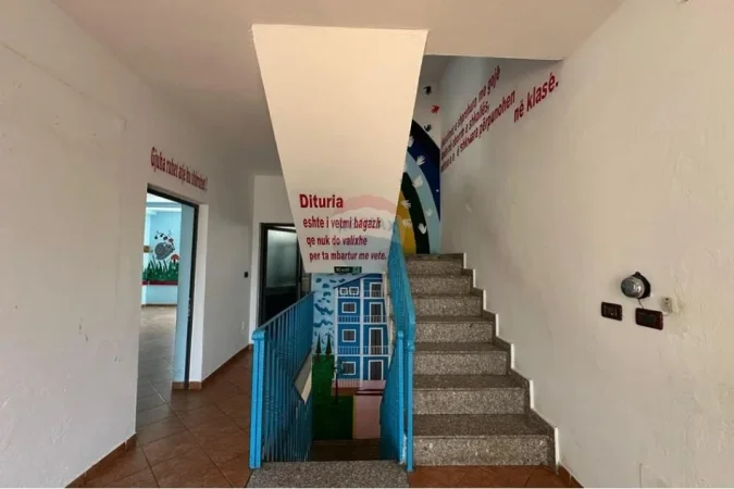 Tirane, jepet me qera ambjent biznesi , 600 m² 4.500 € 