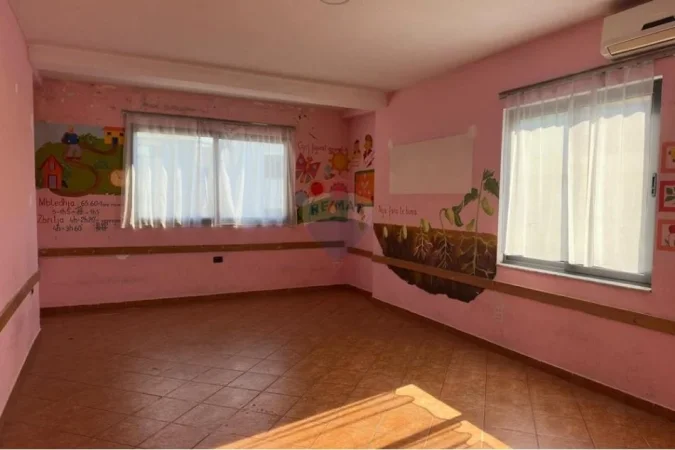 Tirane, jepet me qera ambjent biznesi , 600 m² 4.500 € 
