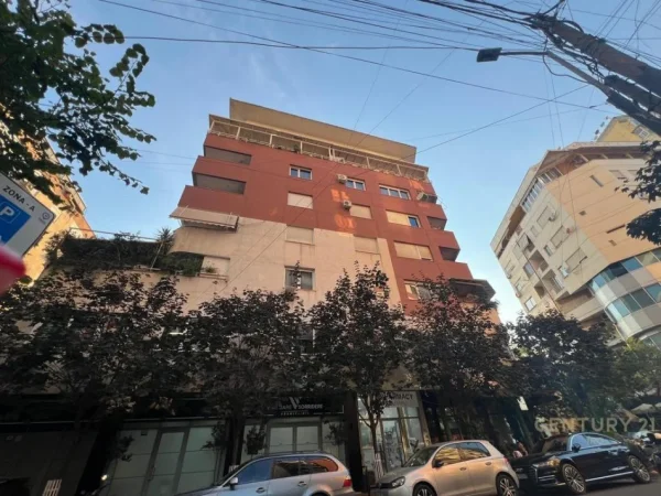 Tirane, shes ambjent biznesi , 76 m² (Rruga e Bogdaneve)