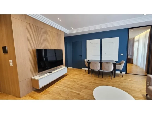 Tirane, shes apartament 2+1+2 +POST PARKIMI , 140 m² 480.000 € (Lake View, Liqeni i Tiranes)