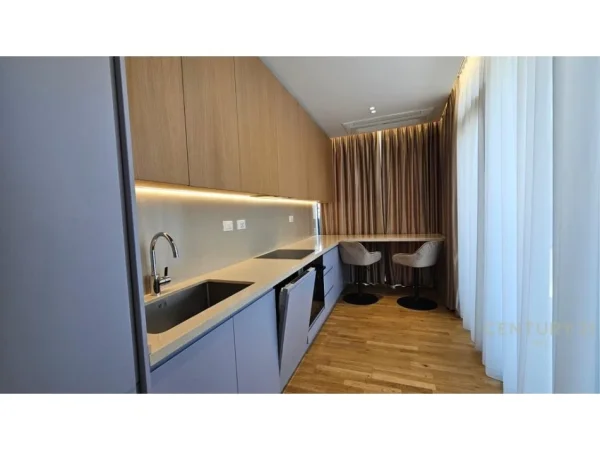 Tirane, shes apartament 2+1+2 +POST PARKIMI , 140 m² 480.000 € (Lake View, Liqeni i Tiranes)