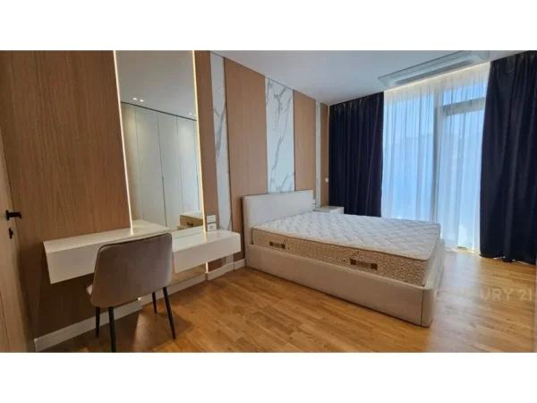 Tirane, shes apartament 2+1+2 +POST PARKIMI , 140 m² 480.000 € (Lake View, Liqeni i Tiranes)