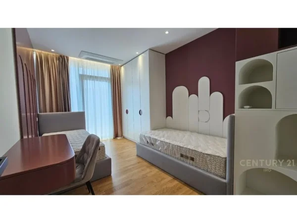 Tirane, shes apartament 2+1+2 +POST PARKIMI , 140 m² 480.000 € (Lake View, Liqeni i Tiranes)