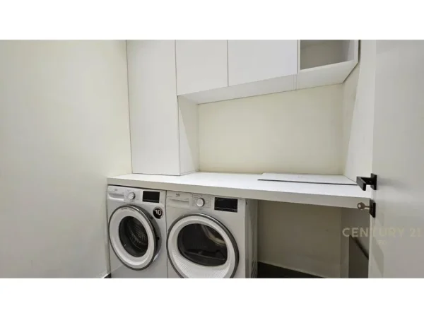 Tirane, shes apartament 2+1+2 +POST PARKIMI , 140 m² 480.000 € (Lake View, Liqeni i Tiranes)