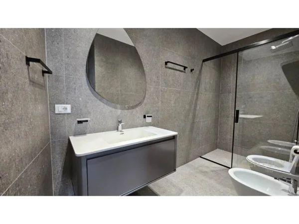 Tirane, shes apartament 2+1+2 +POST PARKIMI , 140 m² 480.000 € (Lake View, Liqeni i Tiranes)