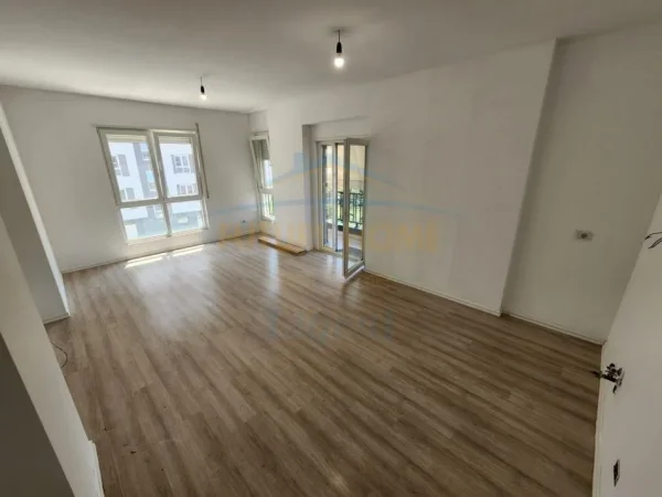 Tirane, shitet apartament 2+1+Ballkon Kati 2, 106 m² 175.000 € (5 Maj)
