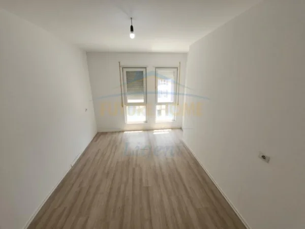Tirane, shitet apartament 2+1+Ballkon Kati 2, 106 m² 175.000 € (5 Maj)
