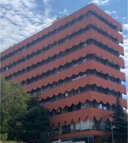 Tirane, shitet apartament 2+1+Ballkon Kati 3, 144 m² 900.000 € (Liqeni i Tiranës)