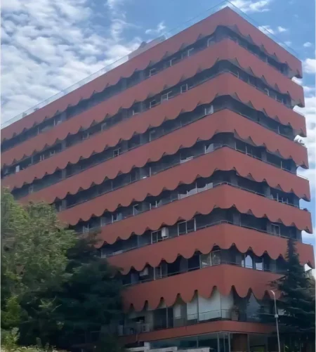 Tirane, shitet apartament 2+1+Ballkon Kati 3, 144 m² 900.000 € (Liqeni i Tiranës)