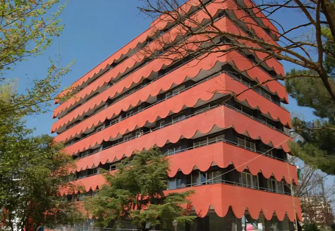 🌟 Shitet Apartament Luksoz 2+1+2 me Post Parkimi tek Rruga “Sami Frashëri”, Parku i Liqenit Artificial, Tiranë