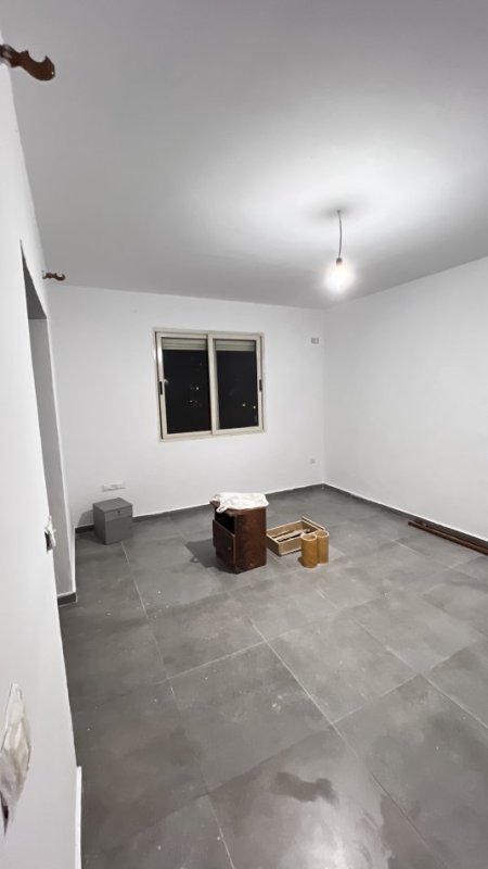 Tirane, jepet me qera apartament 1+1+Aneks+Ballkon Kati 3, 65 m² 450 € (Rruga Riza Cuka)