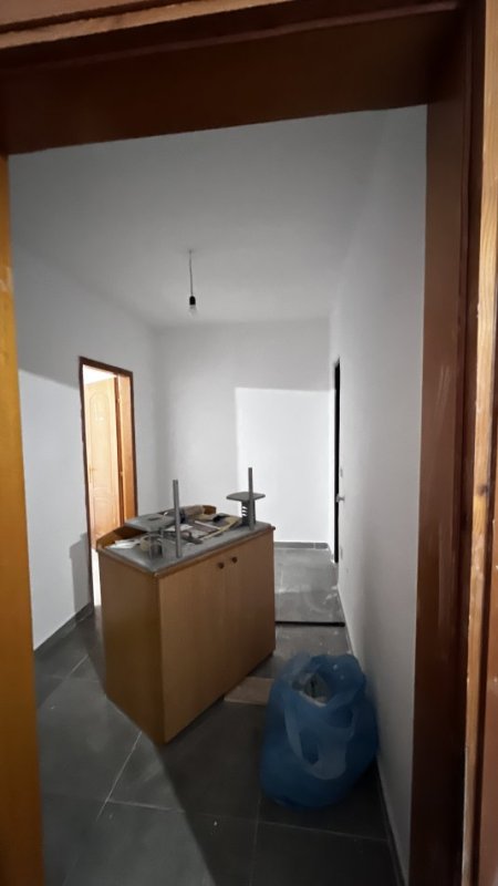 Tirane, jepet me qera apartament 1+1+Aneks+Ballkon Kati 3, 65 m² 450 € (Rruga Riza Cuka)