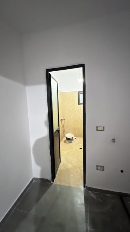 Tirane, jepet me qera apartament 1+1+Aneks+Ballkon Kati 3, 65 m² 450 € (Rruga Riza Cuka)