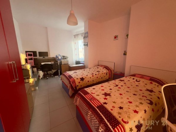 Tirane, shes apartament 2+1+Aneks+Ballkon Kati 8, 131 m² 140.000 € (Rruga Loni Ligori)