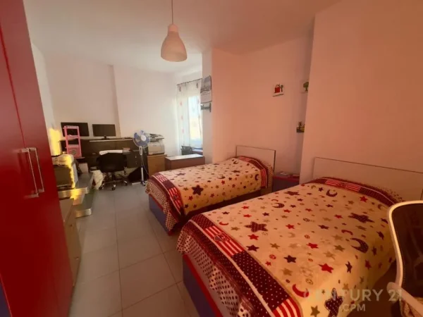 Tirane, shes apartament 2+1+Aneks+Ballkon Kati 8, 131 m² 140.000 € (Rruga Loni Ligori)