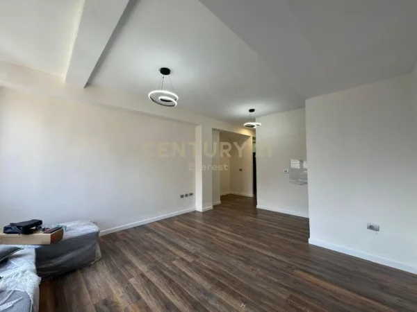 Tirane, shes apartament 1+1 Kati 3, 54 m² (Shkolla Niket Dardani)