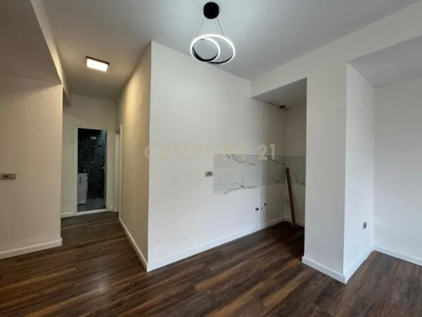 Tirane, shes apartament 1+1 Kati 3, 54 m² (Shkolla Niket Dardani)