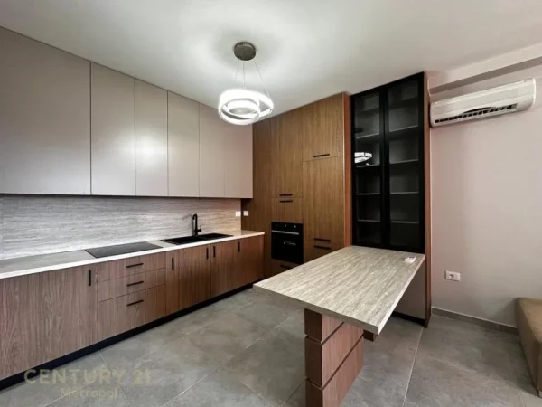 Tirane, shes apartament 1+1+Ballkon Kati 7, 72 m² 130.500 € (Rruga Bedri Karapici)