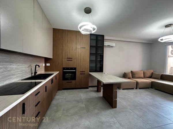 Tirane, shes apartament 1+1+Ballkon Kati 7, 72 m² 130.500 € (Rruga Bedri Karapici)
