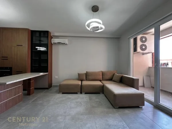 Tirane, shes apartament 1+1+Ballkon Kati 7, 72 m² 130.500 € (Rruga Bedri Karapici)