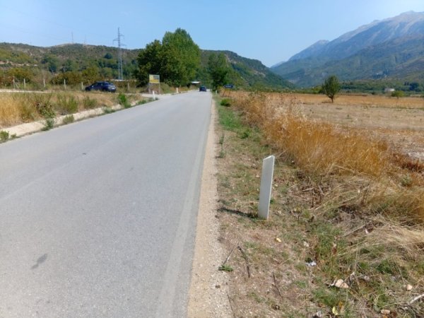 Permet, shitet toke bujqesore , 3.000 m² (Qilarisht)