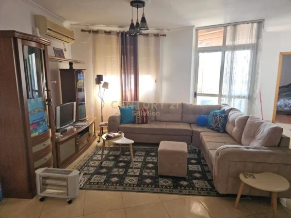 Tirane, jepet me qera apartament 2+1 Kati 9, 110 m² 650 € (Barrikada)