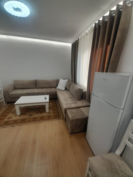 Apartament me Qera 1+1, Mobiluar, 550 € në Stacioni Trenit, Medrese-Tiranë