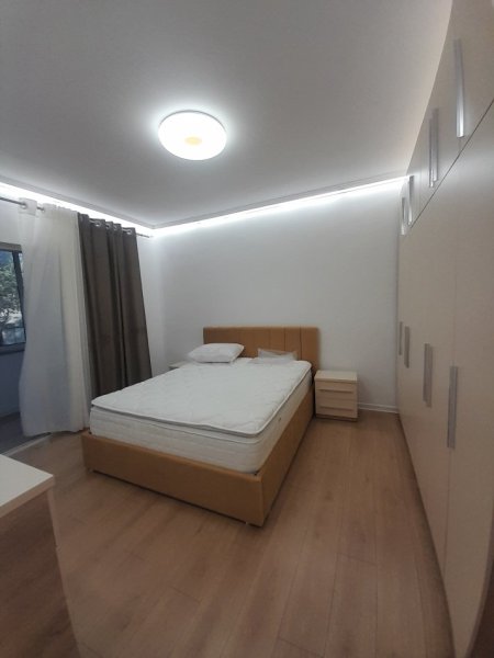Apartament me Qera 1+1, Mobiluar, 550 € në Stacioni Trenit, Medrese-Tiranë