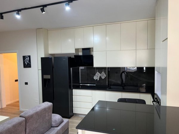 Tirane, jepet me qera apartament 1+1+Ballkon Kati 3, 65 m² 500 € (Rruga Dibrës,Fakulteti i Mjeksisë)
