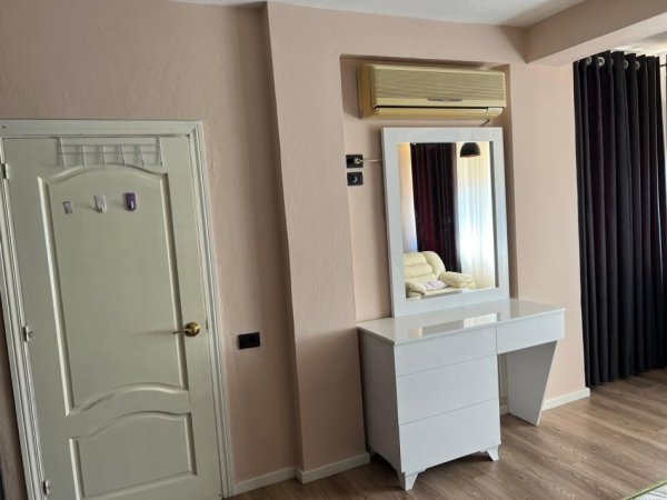 Tirane, jepet me qera apartament 1+1+Ballkon Kati 3, 65 m² 500 € (Rruga Dibrës,Fakulteti i Mjeksisë)