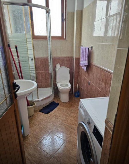 Tirane, jepet me qera apartament 3+1+Ballkon Kati 2, 85 m² 549 € (Selite, 100 m larg ne vije ajrore nga Universiteti Marin Barleti)