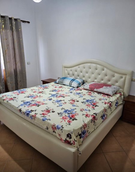 Tirane, jepet me qera apartament 3+1+Ballkon Kati 2, 85 m² 549 € (Selite, 100 m larg ne vije ajrore nga Universiteti Marin Barleti)