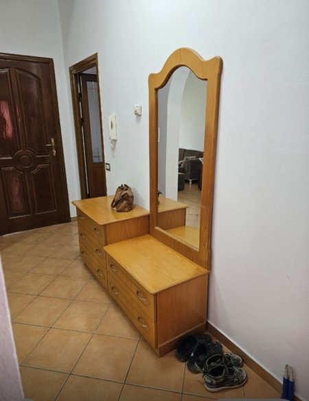 Tirane, jepet me qera apartament 3+1+Ballkon Kati 2, 85 m² 549 € (Selite, 100 m larg ne vije ajrore nga Universiteti Marin Barleti)